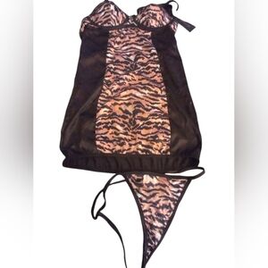 NWT Fredericks Of Hollywood Top And Thong Bottom Lingerie Set Size M